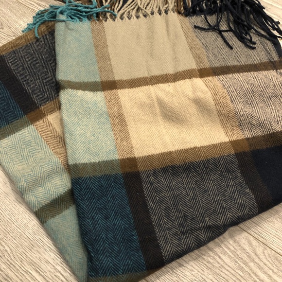 Blue and brown blanket scarf - Picture 2 of 3